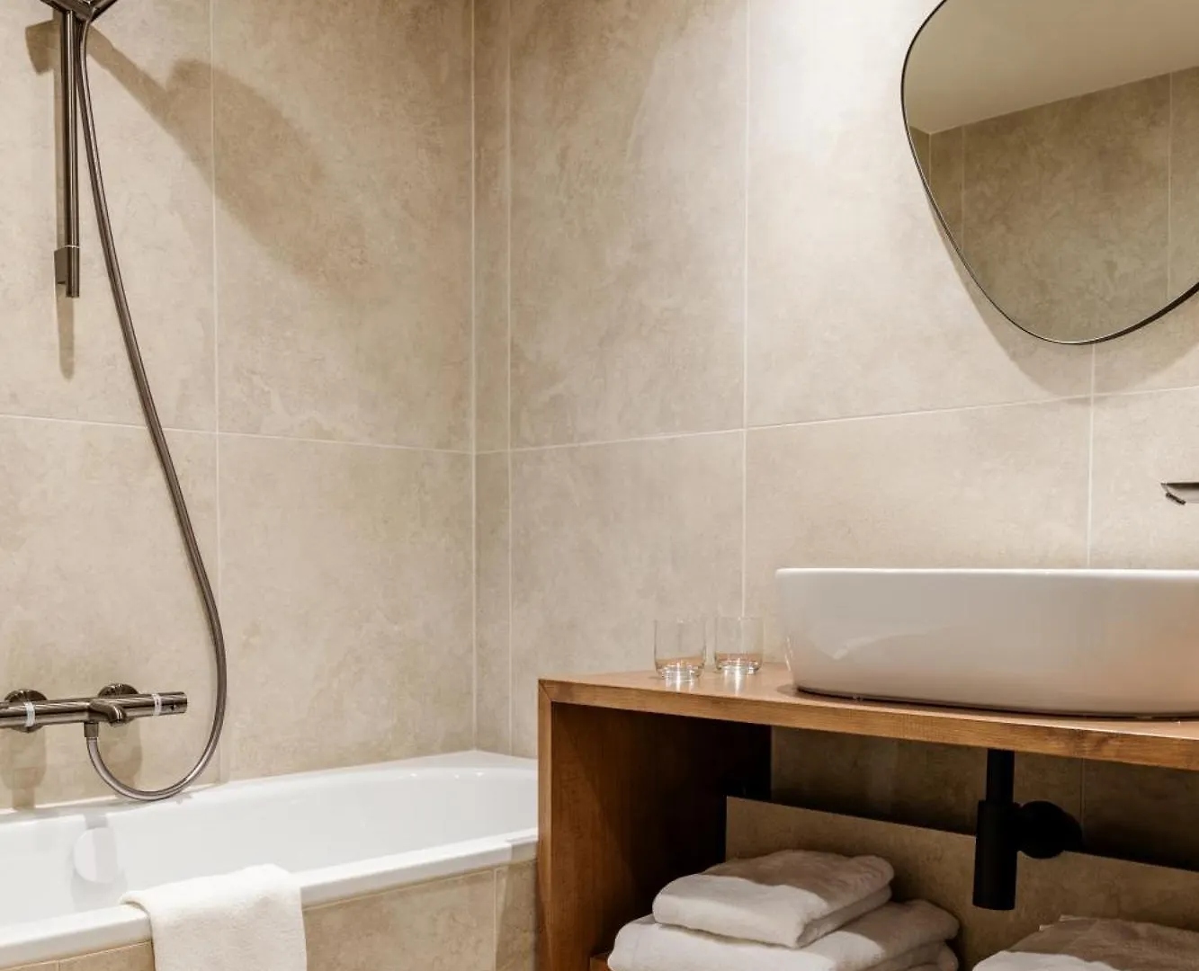 Hotel & Restaurants - Maison Chabran Pont-de-l'Isere 4*,  France